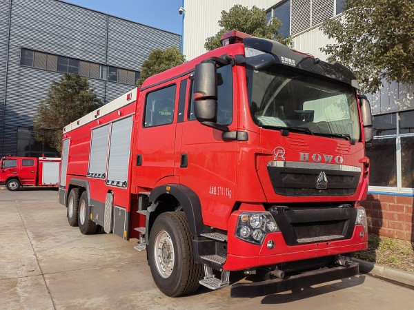 重汽 10 噸干粉泡沫消防車(chē)